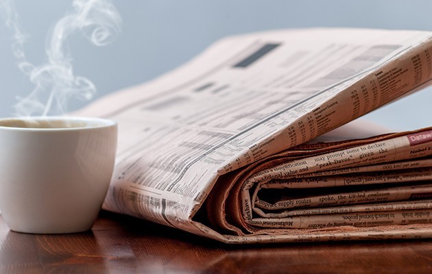 Zeitung und Kaffee